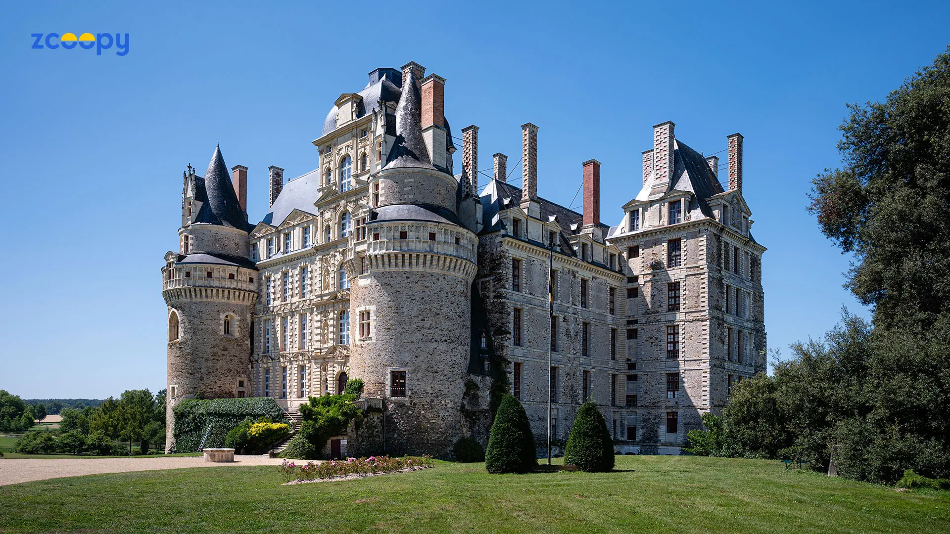 โรงแรมผีสิง-Château-de-Brissac